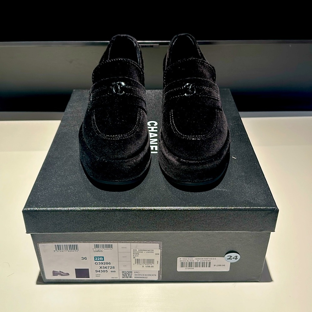 BRAND NEW never worn black velvet Chanel loafers, size 6!